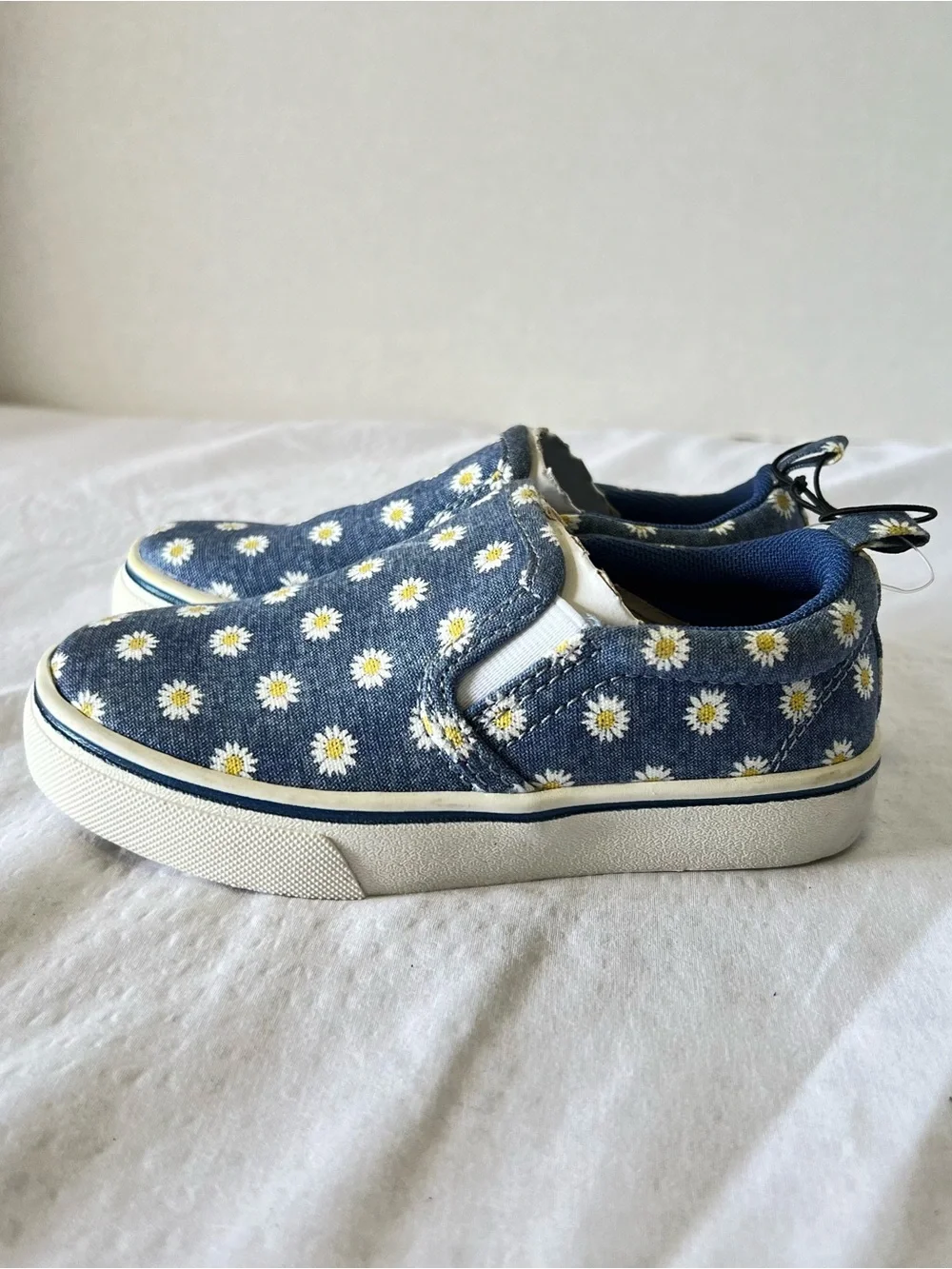 Wonder Nation Blue Daisy Slip-On Memory Foam Shoes